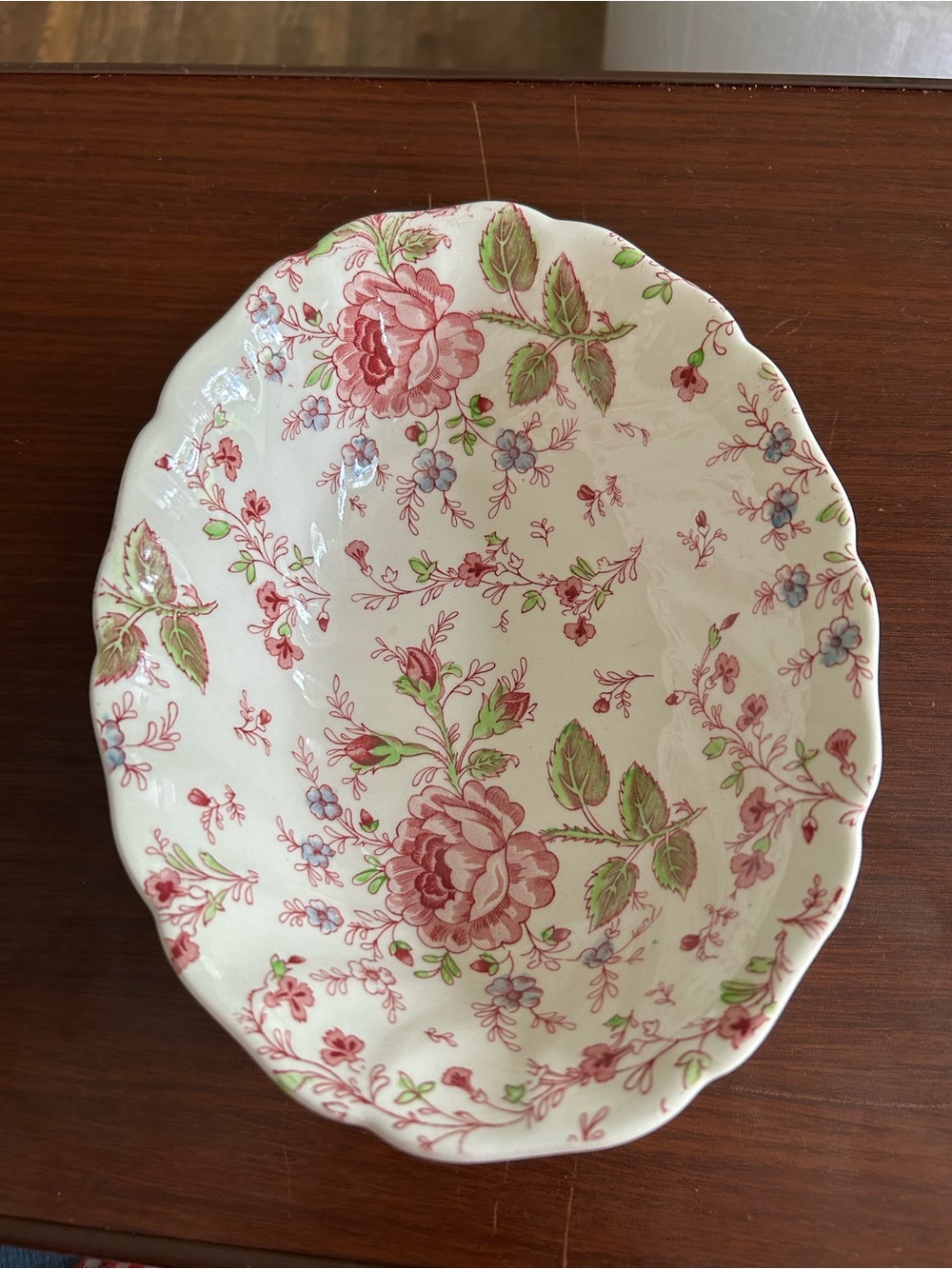 Discontinued vintage Johnson Bros rose chintz serving dish 9 x 7 x 2 1/2”